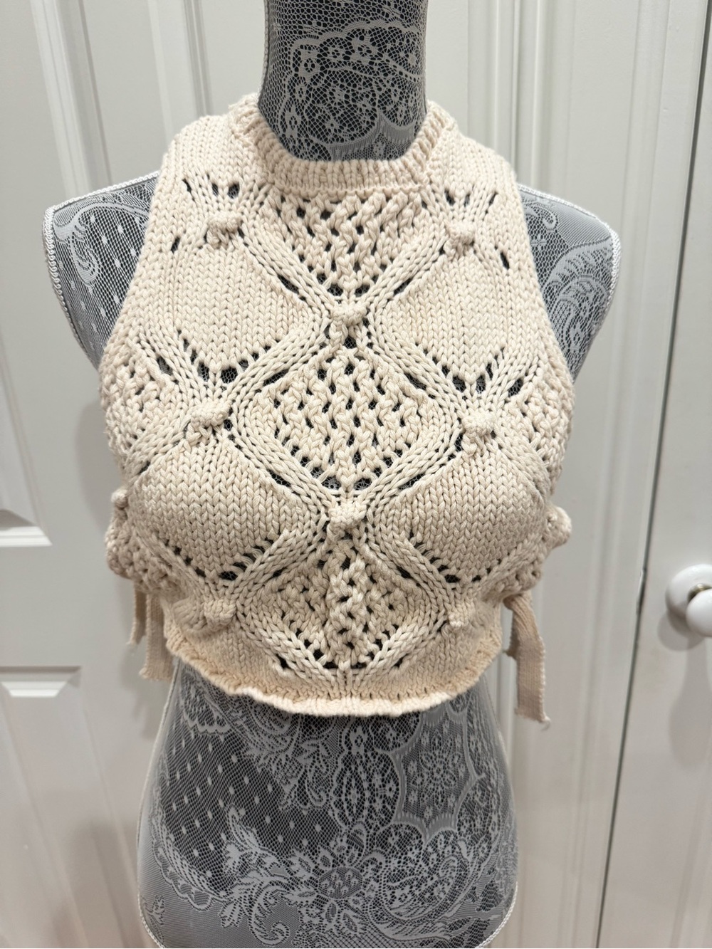 Crochet Diamond Knit Halter Sweater Top in Cream Sz. M Boho Festival Indie